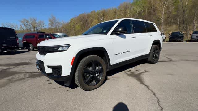 Thumbnail: 2022 Jeep Grand Cherokee L - 3