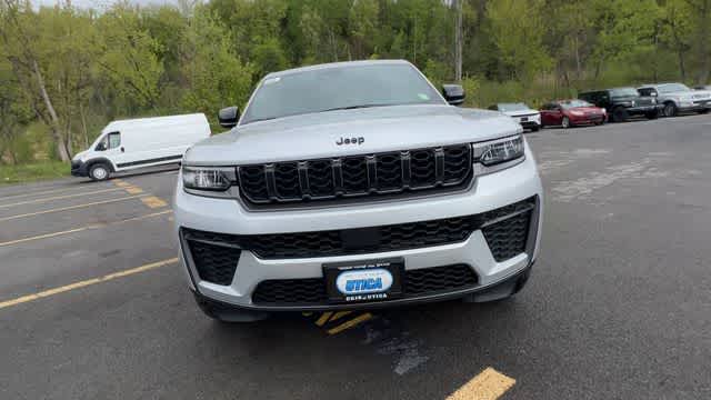 Thumbnail: 2026 Jeep Grand Cherokee - 3
