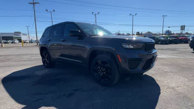 Thumbnail: 2023 Jeep Grand Cherokee - 2