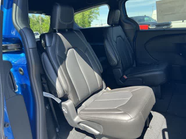 Thumbnail: 2027 Chrysler Pacifica - 26