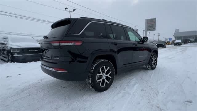 Thumbnail: 2024 Jeep Grand Cherokee - 8