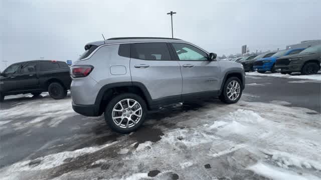 Thumbnail: 2022 Jeep Compass - 8