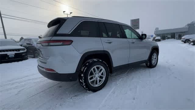 Thumbnail: 2023 Jeep Grand Cherokee - 8