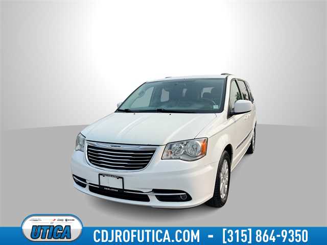 2016 Chrysler Town & Country Touring -
                  Yorkville, NY