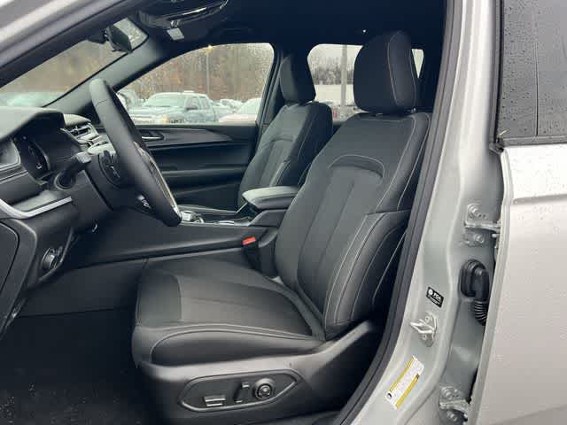 Thumbnail: 2026 Jeep Grand Cherokee - 15