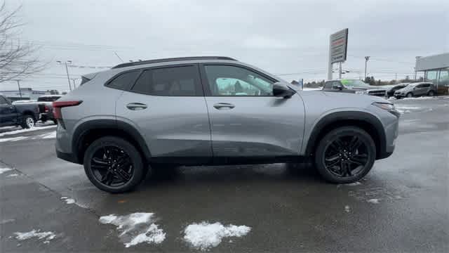 Thumbnail: 2024 Chevrolet Trax - 9