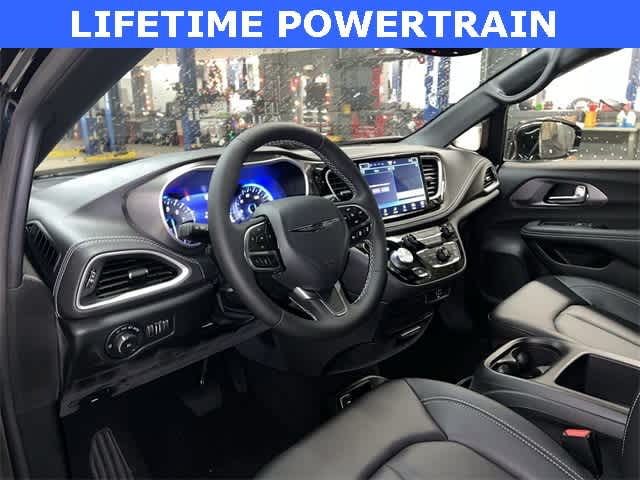 Thumbnail: 2026 Chrysler Pacifica - 10