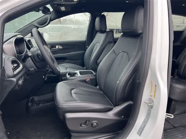 Thumbnail: 2026 Chrysler Pacifica - 15