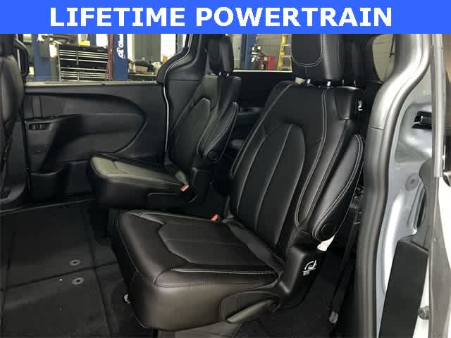 Thumbnail: 2026 Chrysler Pacifica - 17