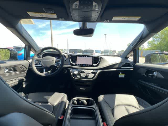 Thumbnail: 2027 Chrysler Pacifica - 10
