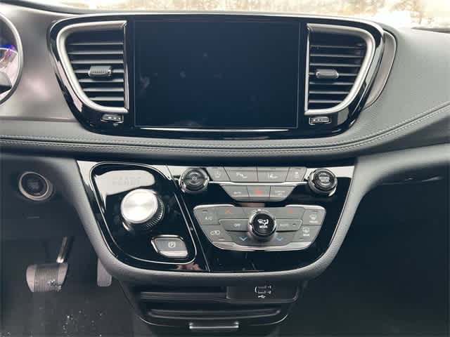 Thumbnail: 2026 Chrysler Pacifica - 21