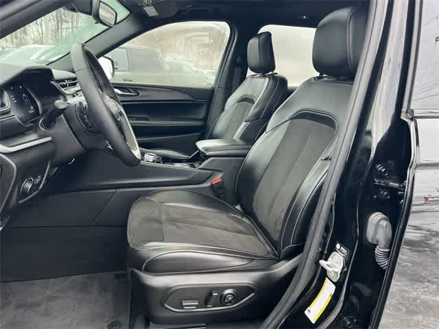 Thumbnail: 2023 Jeep Grand Cherokee - 15