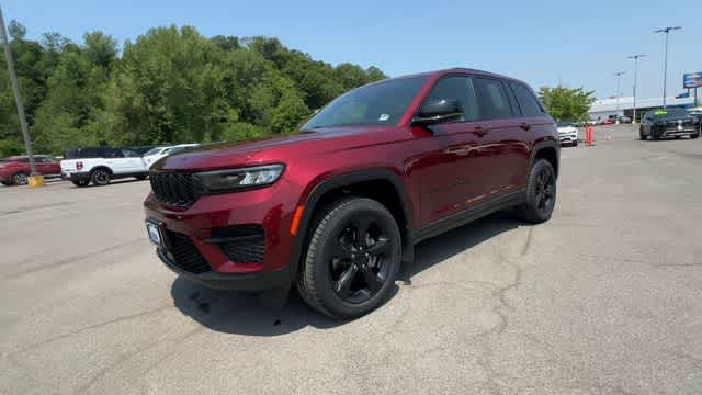 Thumbnail: 2023 Jeep Grand Cherokee - 4