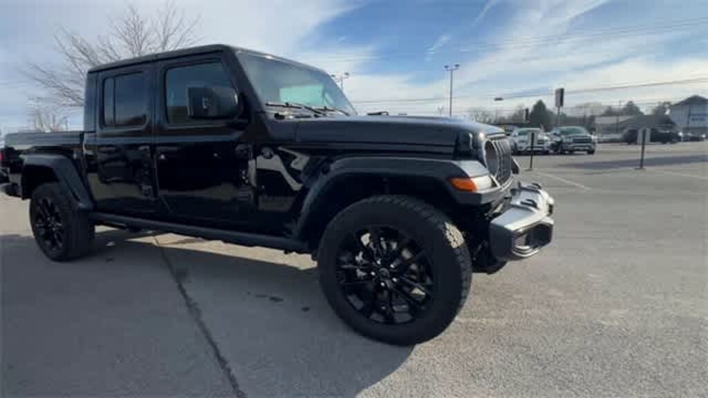 Used 2025 Jeep Gladiator Sport Truck Crew Cab