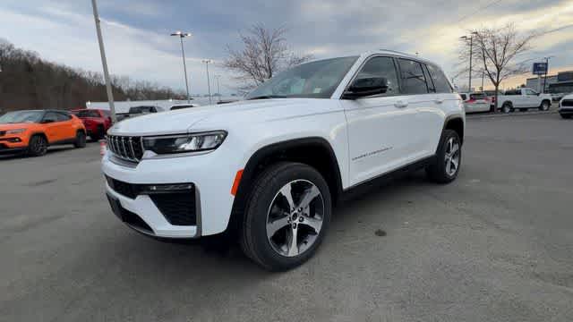 Thumbnail: 2026 Jeep Grand Cherokee - 4