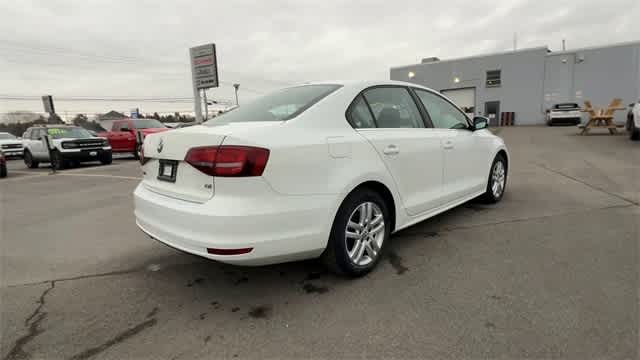 Thumbnail: 2017 Volkswagen Jetta - 8