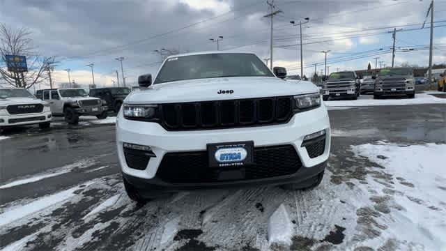 Thumbnail: 2025 Jeep Grand Cherokee - 3