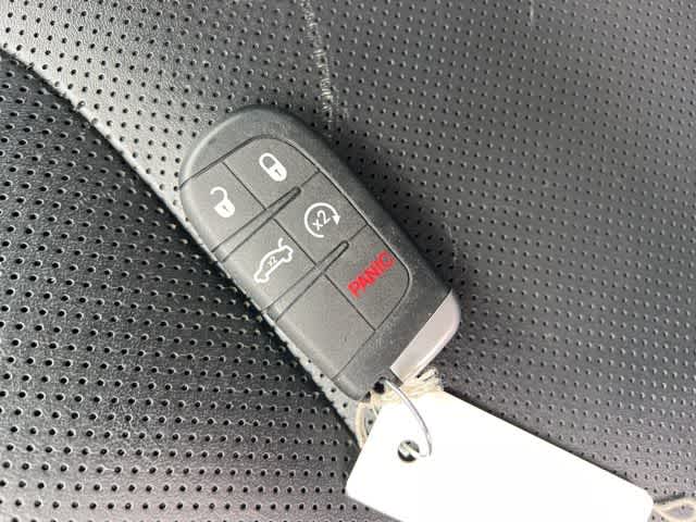 Thumbnail: 2019 Jeep Cherokee - 21