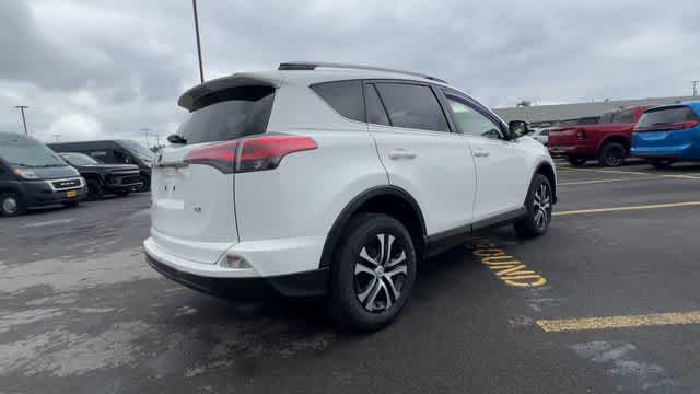 Thumbnail: 2018 Toyota RAV4 - 8