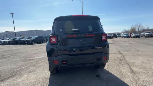 Thumbnail: 2022 Jeep Renegade - 7