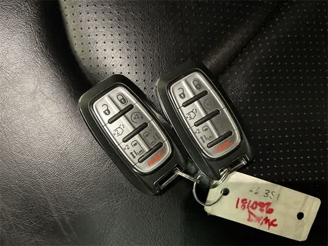 Thumbnail: 2023 Chrysler Pacifica - 25