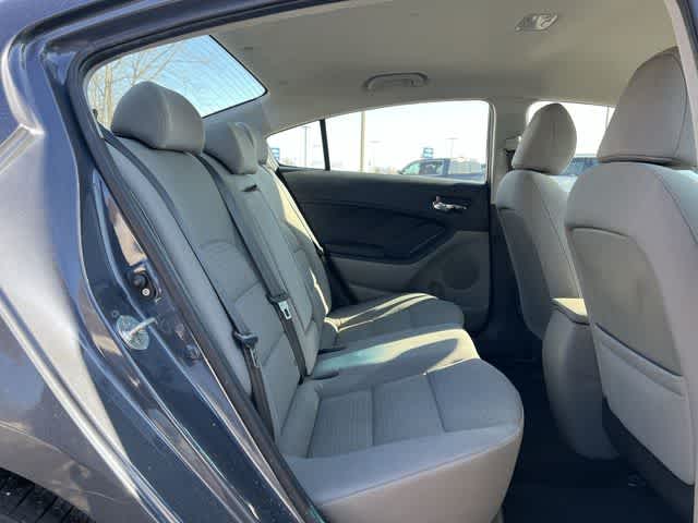 Thumbnail: 2016 Kia Forte - 18