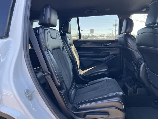 Thumbnail: 2023 Jeep Grand Cherokee - 18