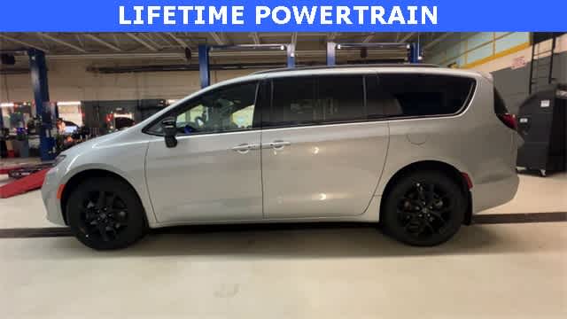 Thumbnail: 2026 Chrysler Pacifica - 5