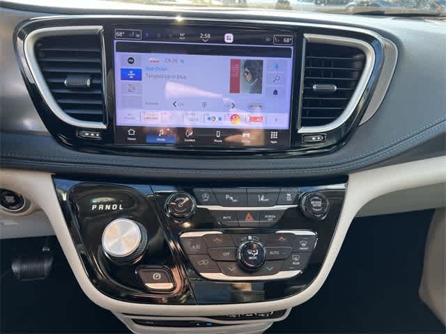 Thumbnail: 2021 Chrysler Pacifica - 21