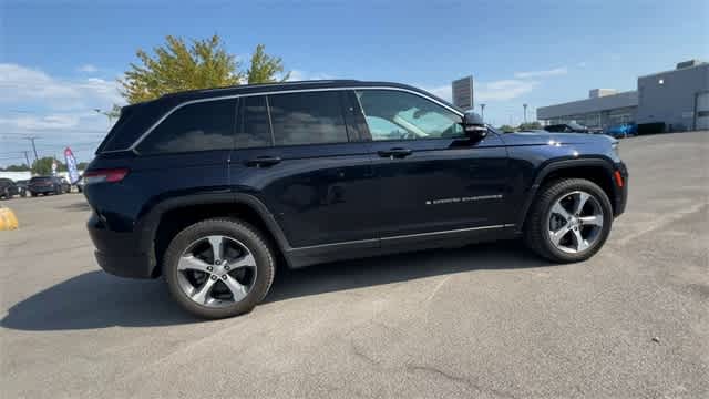 Thumbnail: 2022 Jeep Grand Cherokee - 9