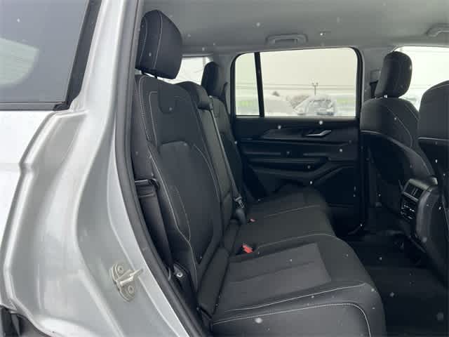 Thumbnail: 2023 Jeep Grand Cherokee - 18