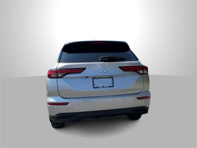 2022 Mitsubishi Outlander ES 7