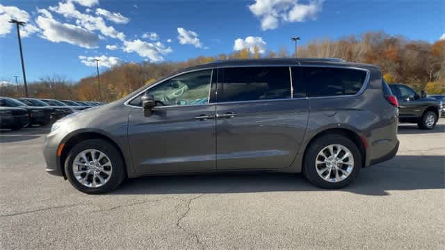 Thumbnail: 2021 Chrysler Pacifica - 5