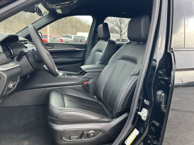 Thumbnail: 2026 Jeep Grand Cherokee - 15