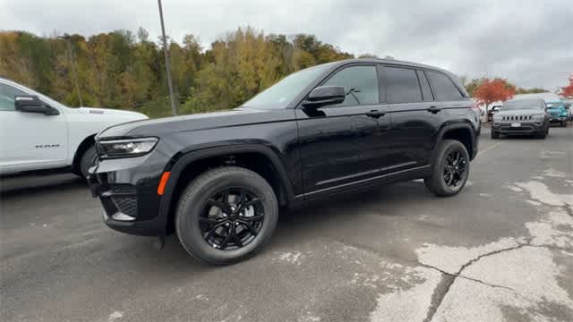 Thumbnail: 2025 Jeep Grand Cherokee - 4