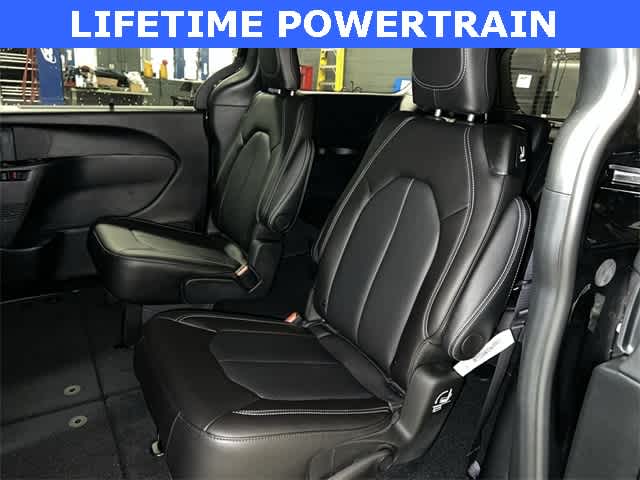 Thumbnail: 2026 Chrysler Pacifica - 17