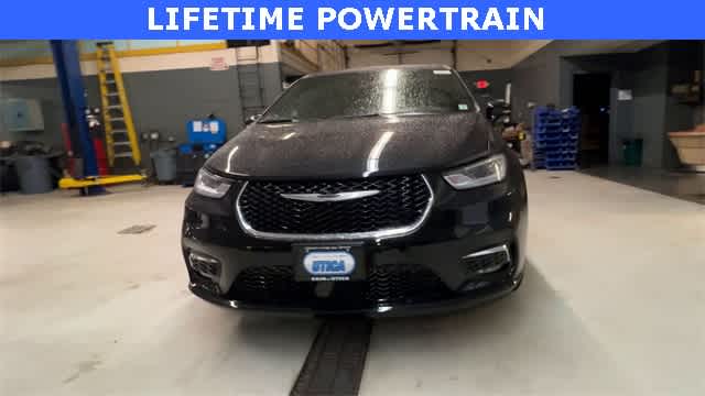 Thumbnail: 2026 Chrysler Pacifica - 3