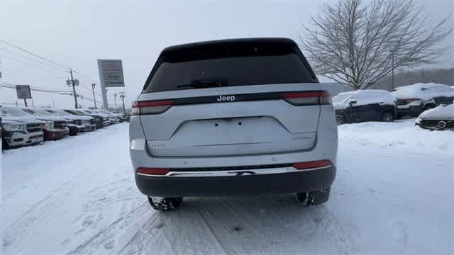 Thumbnail: 2023 Jeep Grand Cherokee - 7