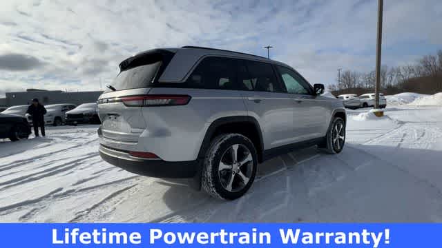 Thumbnail: 2026 Jeep Grand Cherokee - 8