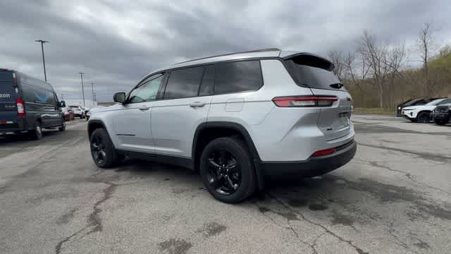 Thumbnail: 2023 Jeep Grand Cherokee - 6