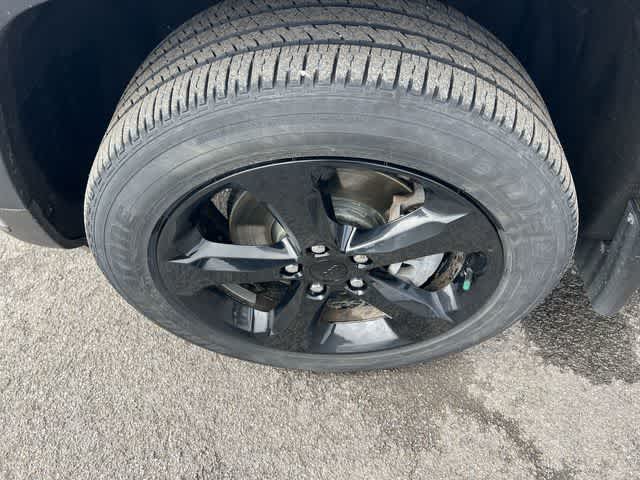 Thumbnail: 2023 Jeep Grand Cherokee - 12