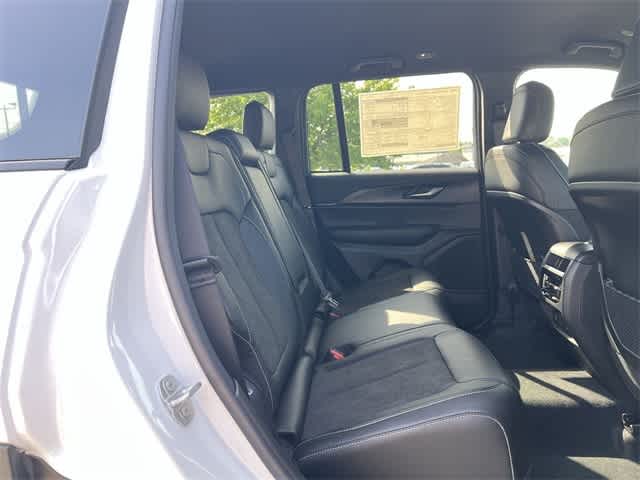 2025 Jeep Grand Cherokee Laredo 18