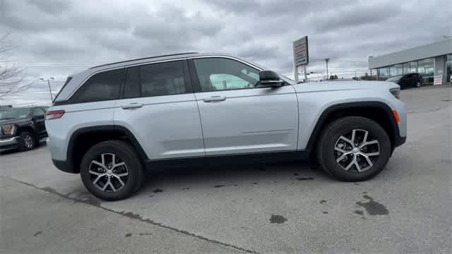 Thumbnail: 2025 Jeep Grand Cherokee - 9