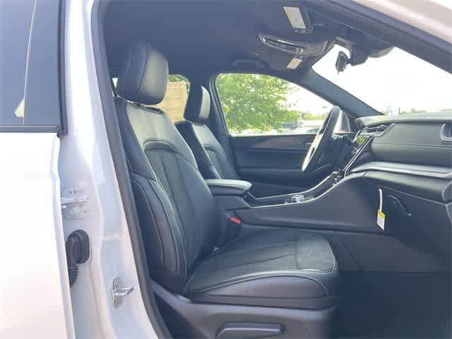 2025 Jeep Grand Cherokee Laredo 19