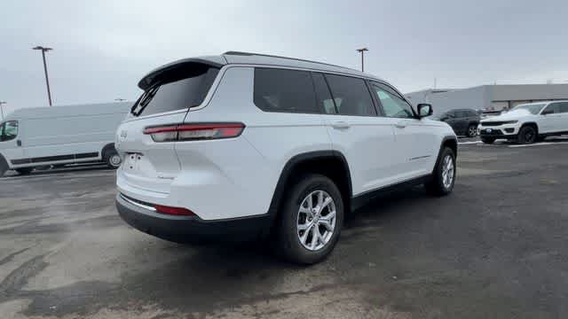 Thumbnail: 2022 Jeep Grand Cherokee - 8