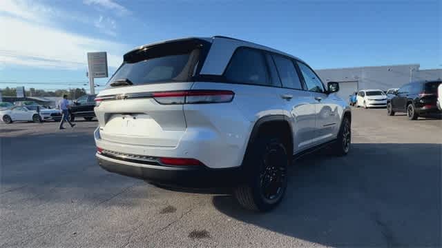 Thumbnail: 2025 Jeep Grand Cherokee - 8