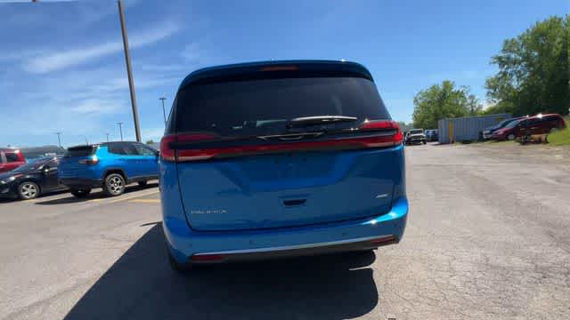 Thumbnail: 2027 Chrysler Pacifica - 7