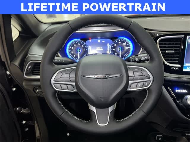 Thumbnail: 2026 Chrysler Pacifica - 20