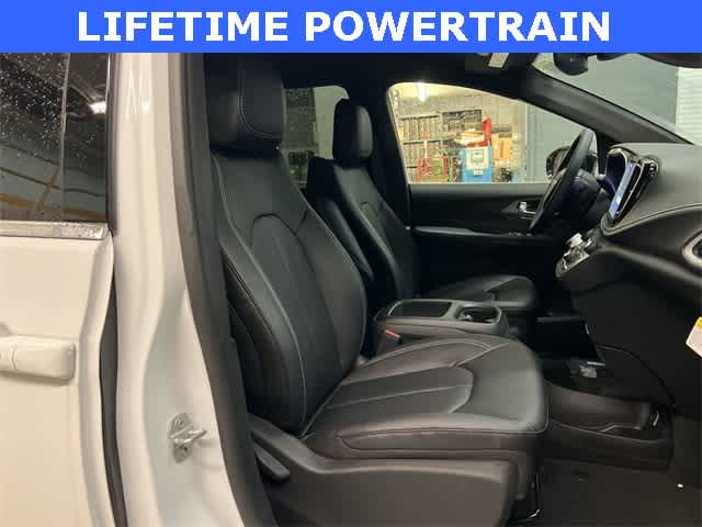 Thumbnail: 2026 Chrysler Pacifica - 19