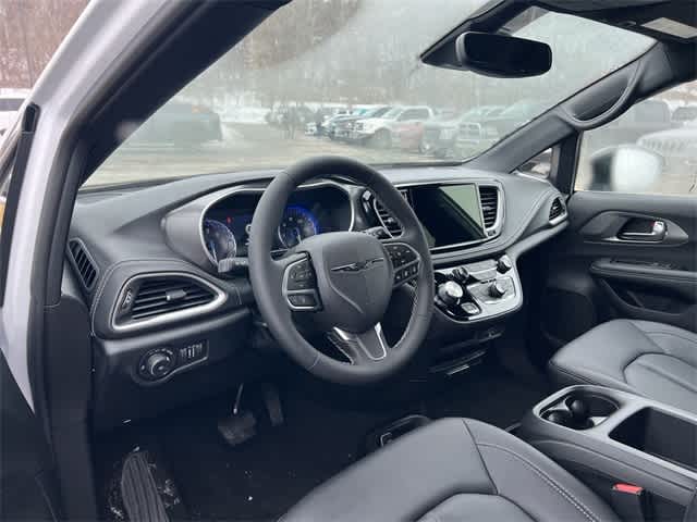 Thumbnail: 2026 Chrysler Pacifica - 10